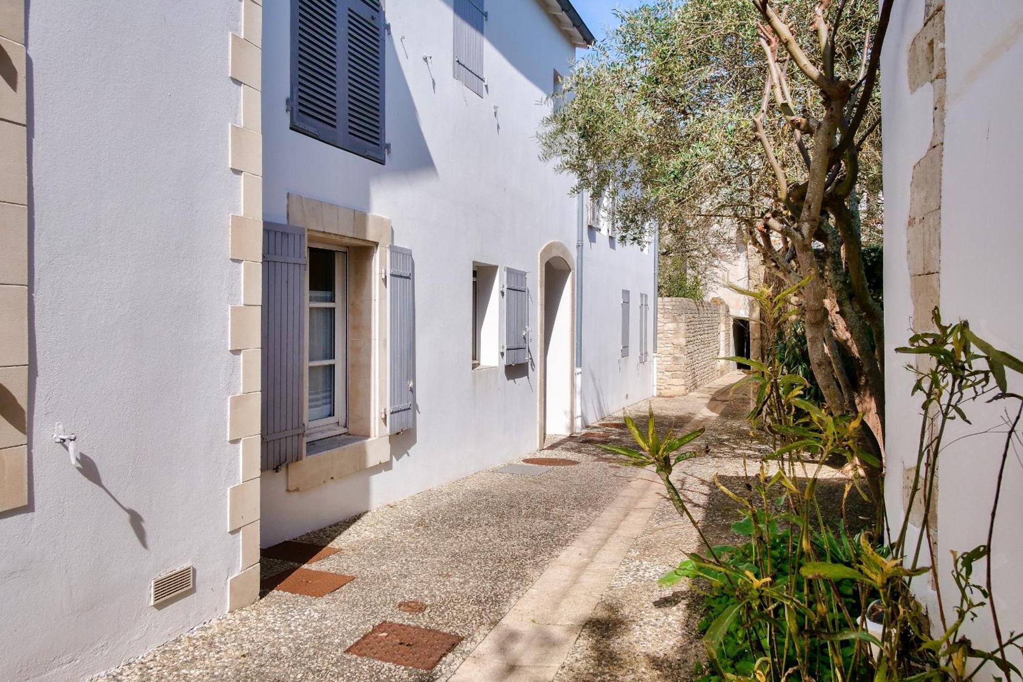 A 150M Du Port De St-Martin-De-Re, Studio Pour 2 Saint-Martin-de-Re Exterior photo